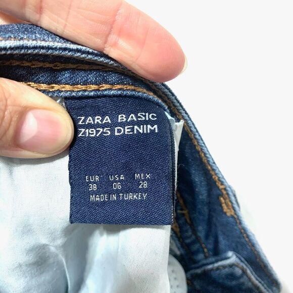 Zara Denim Raw Hem Mid Rise Skinny Medium Wash Blue Jeans Distressed size 6 - Picture 5 of 9